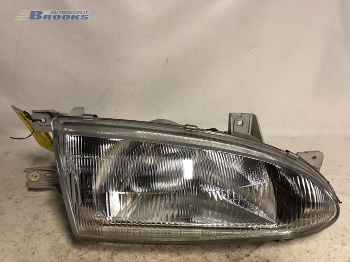 Używane Reflektor prawy Hyundai Accent II/Excel II/Pony 1.5i 12V Cena € 10,00 Procedura marży oferowane przez Autobedrijf Brooks