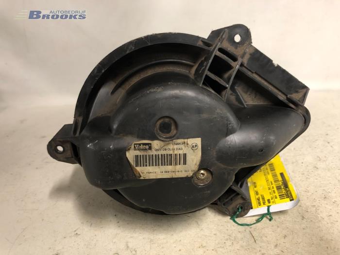Heating and ventilation fan motor from a Peugeot 406 2001
