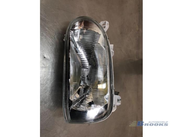 Używane Reflektor prawy Volkswagen Golf III (1H1) 1.4 CL Cena € 30,00 Procedura marży oferowane przez Autobedrijf Brooks