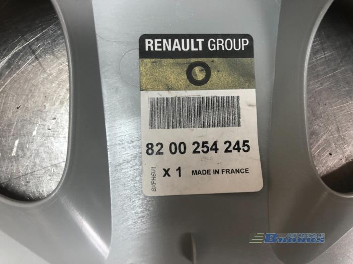 Radkappe van een Renault Scénic II (JM) 1.5 dCi 105 FAP 2008
