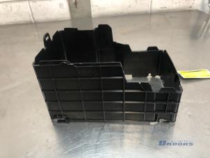 Gebrauchte Batterieträger Renault Twingo II (CN) 1.2 16V Preis € 25,00 Margenregelung angeboten von Autobedrijf Brooks