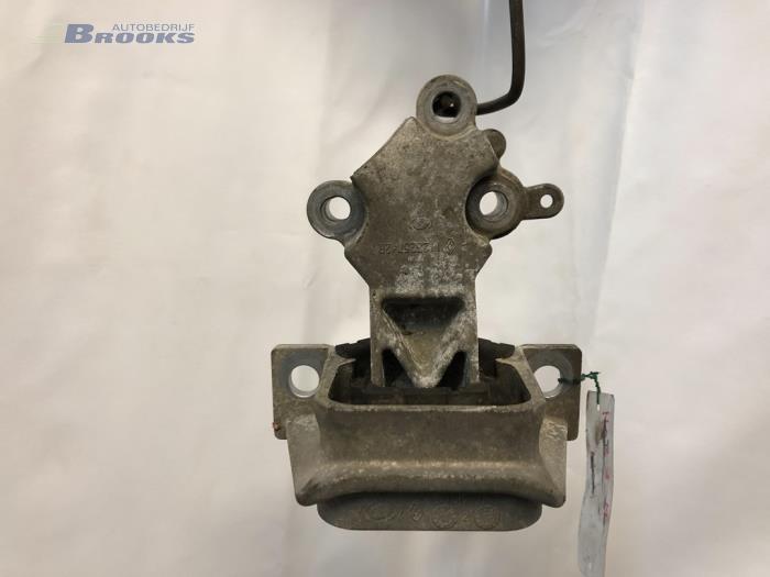 Used Engine mount Renault Twingo II (CN) 1.2 16V Price € 20,00 Margin scheme offered by Autobedrijf Brooks