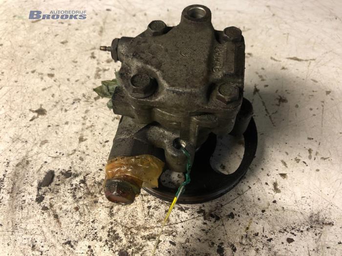 Power steering pump Mazda 323 C 1.5i 16V - 6Y2192 Z5 KYB