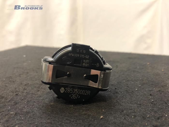 Begagnade Regnsensor Renault Megane III Grandtour (KZ) 1.5 dCi 90 Pris € 30,00 Marginaltabell erbjuds av Autobedrijf Brooks