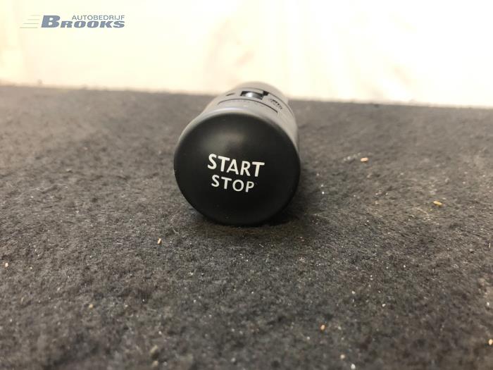 Używane Przelacznik Start/Stop Renault Megane III Grandtour (KZ) 1.5 dCi 90 Cena € 15,00 Procedura marży oferowane przez Autobedrijf Brooks