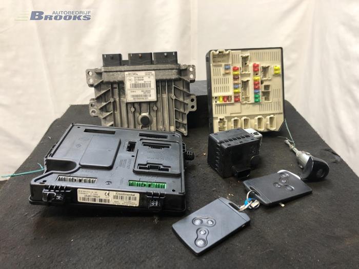 Used Engine management computer Renault Megane III Grandtour (KZ) 1.5 dCi 90 Price € 250,00 Margin scheme offered by Autobedrijf Brooks