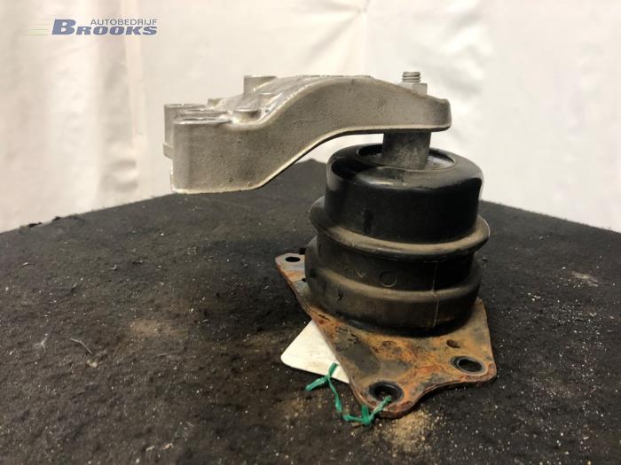 Used Engine mount Volkswagen Polo IV (9N1/2/3) 1.4 16V Price € 20,00 Margin scheme offered by Autobedrijf Brooks