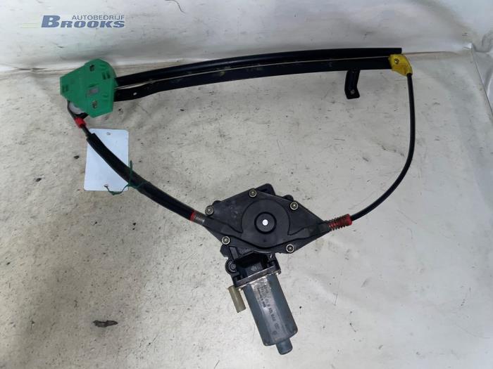 Door electric window regulator