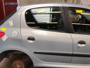 Używane Drzwi prawe tylne wersja 4-drzwiowa Peugeot 206 (2A/C/H/J/S) 1.6 16V Cena € 50,00 Procedura marży oferowane przez Autobedrijf Brooks