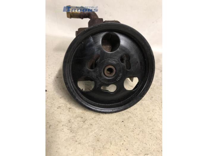 Power steering pump from a Ford Ka I 1.3i 2002