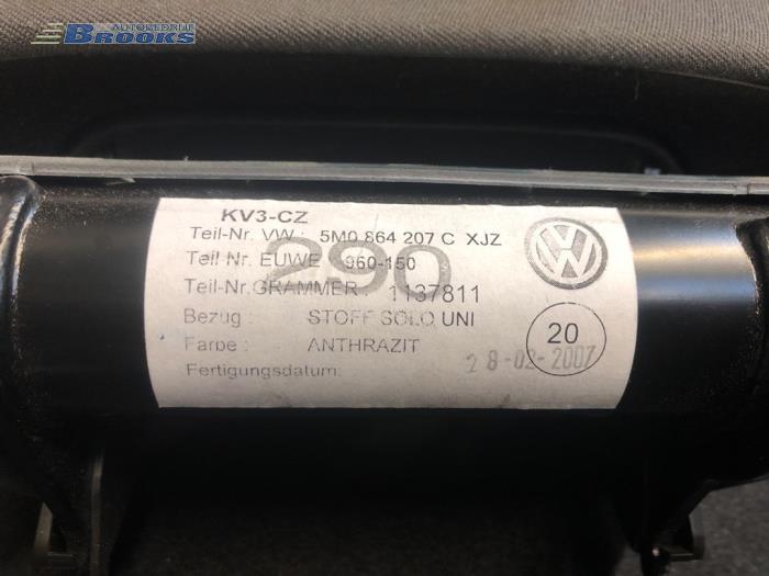Armrest from a Volkswagen Golf Plus (5M1/1KP) 1.6 FSI 16V 2007