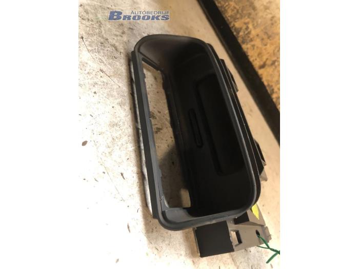 Begagnade Innerdisplay Renault Clio II (BB/CB) 1.6 16V Pris € 15,00 Marginaltabell erbjuds av Autobedrijf Brooks