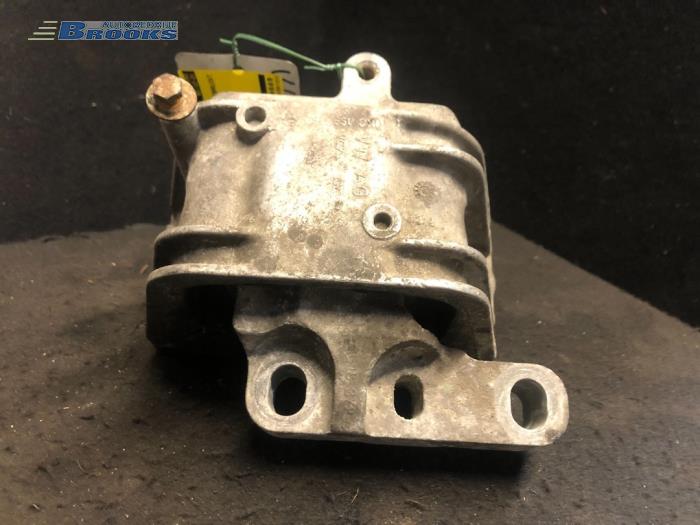 Usagé Support moteur Volkswagen Caddy III (2KA,2KH,2CA,2CH) 1.9 TDI Prix € 10,00 Règlement à la marge proposé par Autobedrijf Brooks