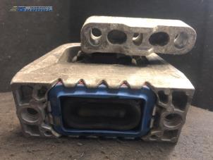 Engine mount from a Volkswagen Caddy III (2KA,2KH,2CA,2CH) 1.9 TDI 2010