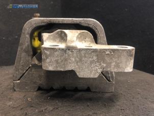 Engine mount from a Volkswagen Caddy III (2KA,2KH,2CA,2CH) 1.9 TDI 2010