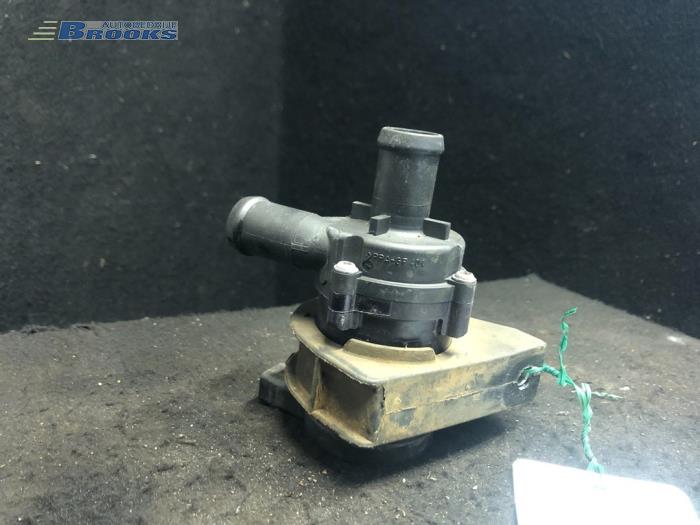Begagnade Extra vattenpump Porsche Panamera (970) 3.0 D V6 24V Pris € 50,00 Marginaltabell erbjuds av Autobedrijf Brooks