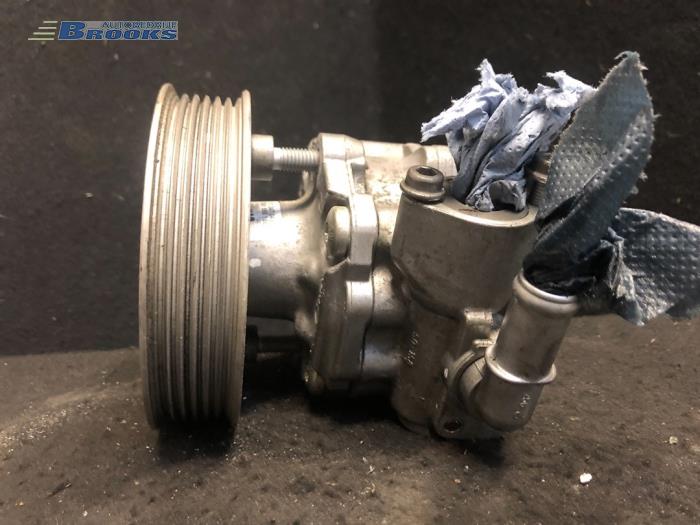 Power steering pump from a Porsche Panamera (970) 3.0 D V6 24V 2014