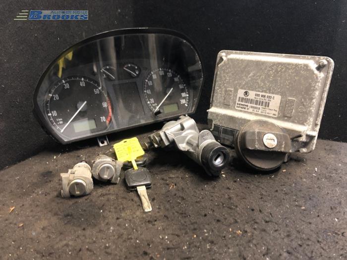 Used Ignition lock + computer Skoda Fabia (6Y2) 1.2 Price € 125,00 Margin scheme offered by Autobedrijf Brooks