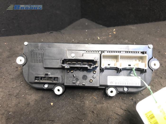 Panel de control de calefacción de un Volkswagen Caddy IV 2.0 TDI 75 2018