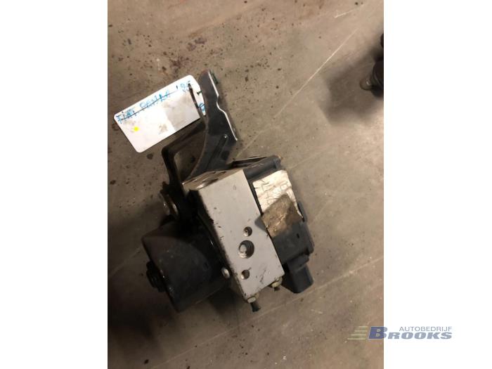Begagnade ABS-pump Ford Focus 1 Wagon 1.6 16V Pris € 25,00 Marginaltabell erbjuds av Autobedrijf Brooks