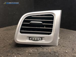 Usados Rejilla de aire de salpicadero Volkswagen Golf VII (AUA) 1.6 TDI BlueMotion 16V Precio € 15,00 Norma de margen ofrecido por Autobedrijf Brooks