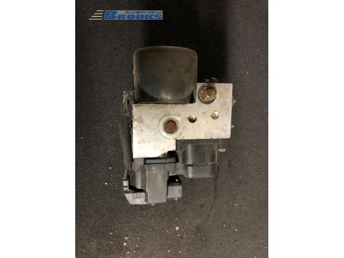 Begagnade ABS-pump MG ZR 1.4 16V 105 Pris € 25,00 Marginaltabell erbjuds av Autobedrijf Brooks