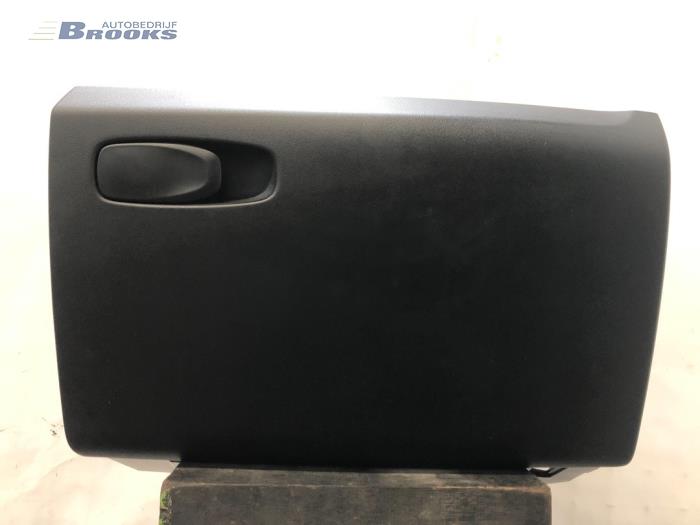 Begagnade Handskfack Volvo V40 (MV) 2.0 D2 16V Pris € 30,00 Marginaltabell erbjuds av Autobedrijf Brooks