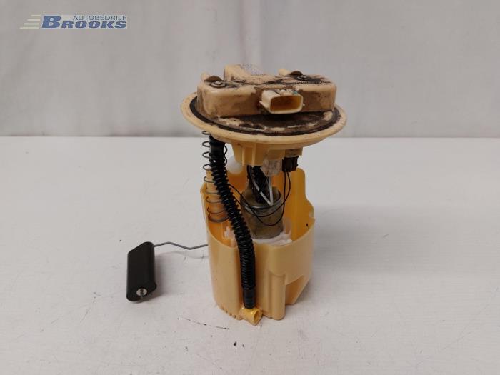 Bomba eléctrica de combustible de un Renault Clio IV Estate/Grandtour (7R) 1.5 Energy dCi 90 FAP 2015