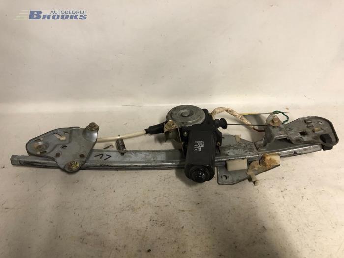 Usados Motor de ventanilla de puerta Mazda MX-3 (EC) 1.8i V6 24V Precio € 25,00 Norma de margen ofrecido por Autobedrijf Brooks