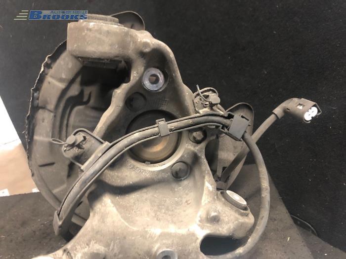 Knuckle, rear left from a Mercedes-Benz A (177.0) 1.3 A-200 Turbo 16V 2018