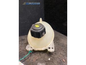 Used Expansion vessel Renault Clio IV Estate/Grandtour (7R) 1.5 Energy dCi 90 FAP Price € 10,00 Margin scheme offered by Autobedrijf Brooks