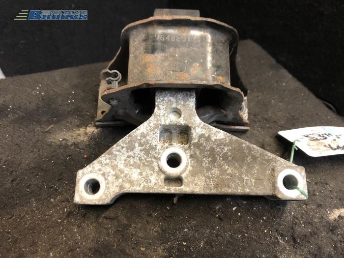 Gebrauchte Motorlager Peugeot 1007 (KM) 1.4 Preis € 15,00 Margenregelung angeboten von Autobedrijf Brooks