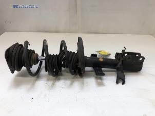 Used Front shock absorber rod, left Renault Clio IV (5R) 1.5 Energy dCi 90 FAP Price € 40,00 Margin scheme offered by Autobedrijf Brooks