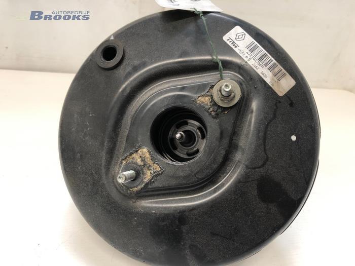 Brake servo from a Renault Clio IV (5R) 1.5 Energy dCi 90 FAP 2013