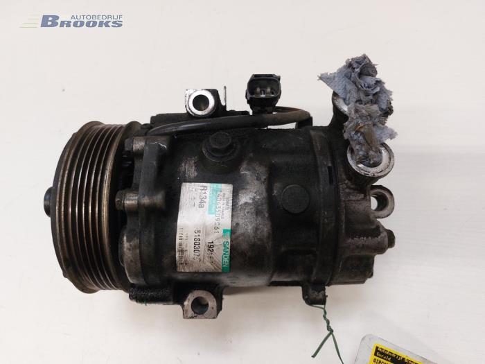 Air conditioning pump from a Fiat Doblo Cargo (263) 1.3 MJ 16V DPF Euro 5 2010