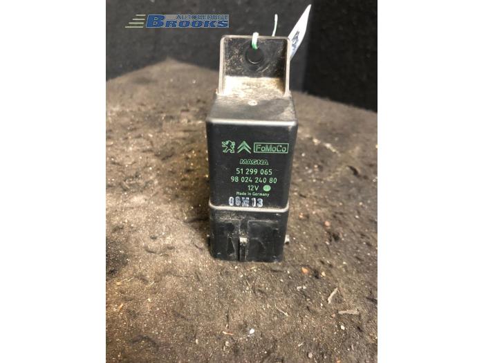 Glow plug pre-heat relay