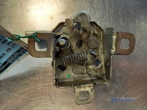 Used Bonnet lock mechanism Fiat Panda (169) 1.2 Fire Price € 10,00 Margin scheme offered by Autobedrijf Brooks