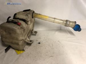 Used Windscreen washer pump Landrover Discovery II 2.5 Td5 Price € 10,00 Margin scheme offered by Autobedrijf Brooks