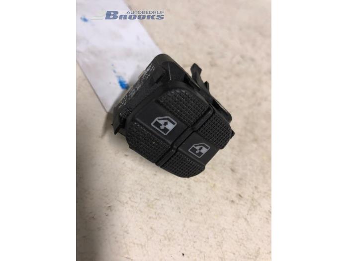Używane Przelacznik combi okienny Volkswagen Sharan (7M8/M9/M6) 2.8 VR6 Syncro Cena € 10,00 Procedura marży oferowane przez Autobedrijf Brooks