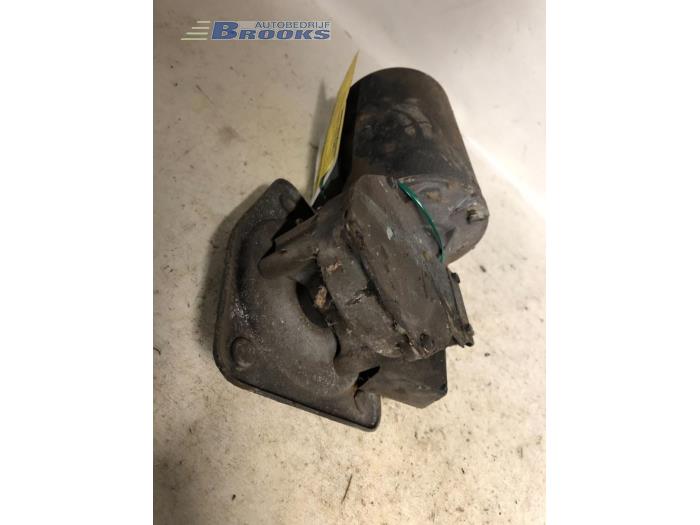 Front wiper motor from a Mercedes-Benz /8 (W115) 250 2.8 1973