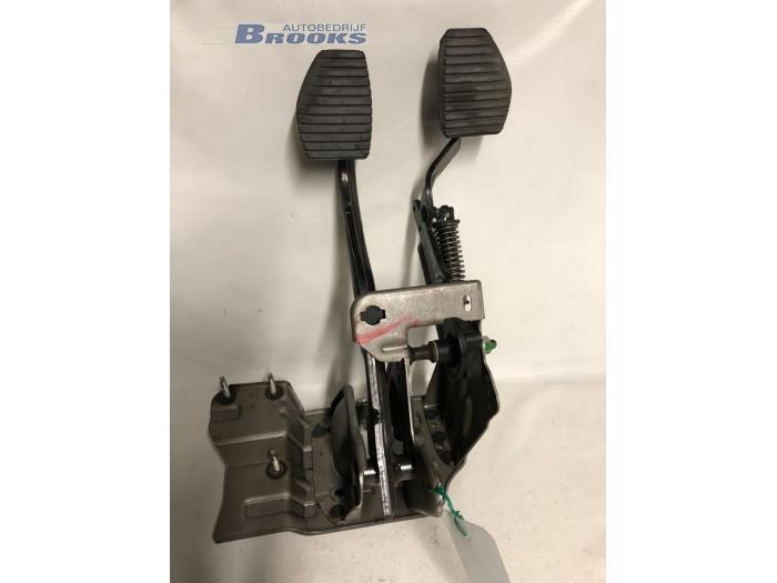 Set of pedals from a Peugeot 207/207+ (WA/WC/WM) 1.4 16V 2006