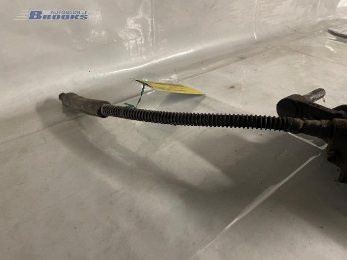 Begagnade Främre bromsslang Peugeot 206 (2A/C/H/J/S) 1.4 XR,XS,XT,Gentry Pris € 10,00 Marginaltabell erbjuds av Autobedrijf Brooks