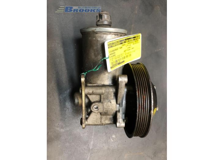 Power steering pump from a Mercedes-Benz C (W202) 2.8 C-280 24V 1997