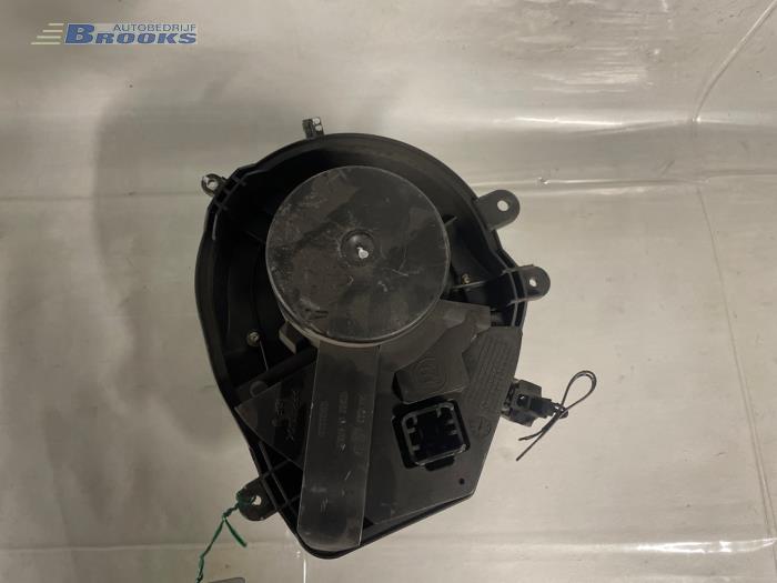 Heating and ventilation fan motor from a Volkswagen Passat 2000