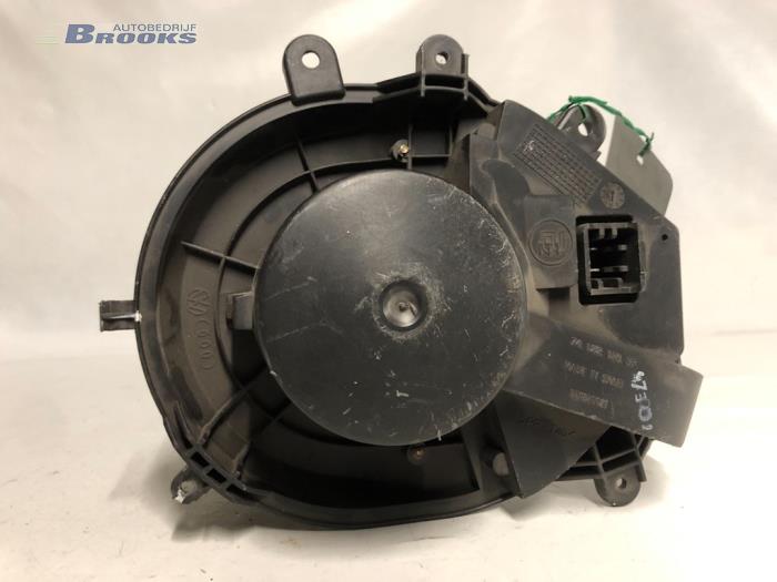 Heating and ventilation fan motor from a Volkswagen Passat 2002