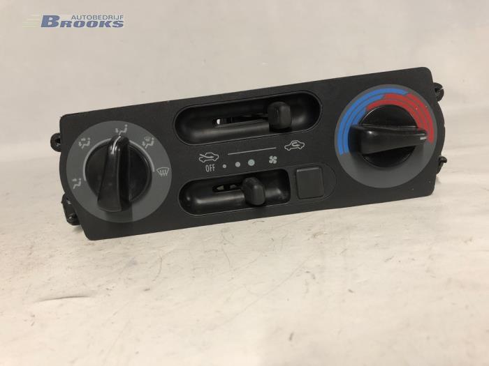 Panel de control de calefacción de un Daihatsu Sirion/Storia (M1) 1.0 12V 1999