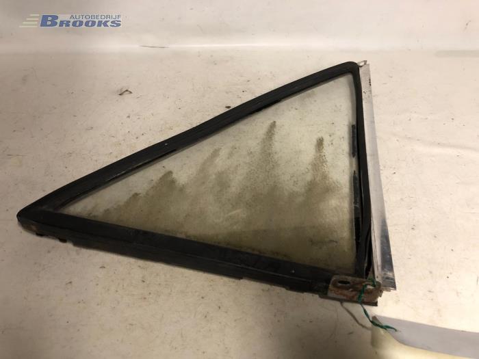 Usados Ventanilla triangular izquierda detrás Mercedes /8 (W115) 250 2.8 Precio € 10,00 Norma de margen ofrecido por Autobedrijf Brooks