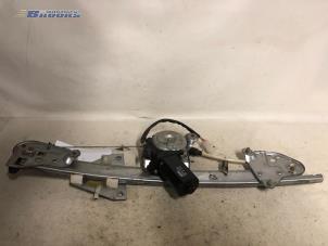 Usados Motor de ventanilla de puerta Mazda 626 Precio € 25,00 Norma de margen ofrecido por Autobedrijf Brooks