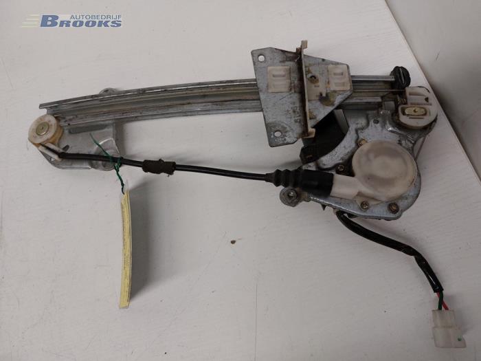 Usados Motor de ventanilla de puerta Mazda 626 Precio € 25,00 Norma de margen ofrecido por Autobedrijf Brooks