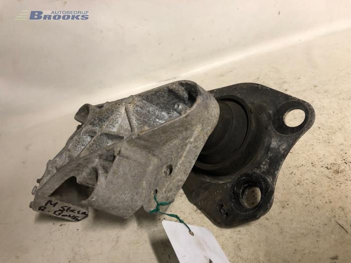 Used Engine mount Renault Megane Break/Grandtour (KA) 1.9 dTi Price € 15,00 Margin scheme offered by Autobedrijf Brooks